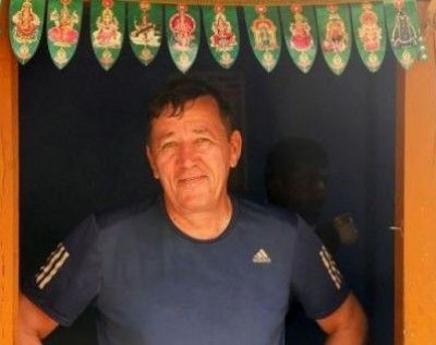 Volker Daring Cycling on the  tour with redspokes